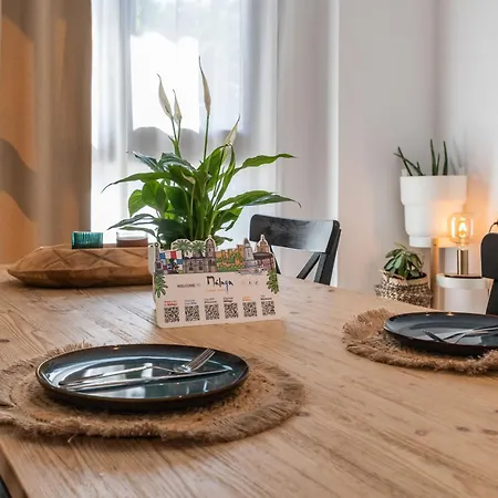 Urban Chic Loft Center Apartment *